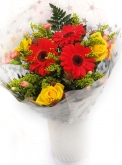Vikiflowers flowers delivered uk Golden Heart Bouquet