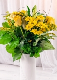 Vikiflowers flowers delivered uk Lemon Lips Bouquet
