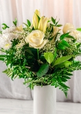 Vikiflowers flowers online uk White Sky Bouquet